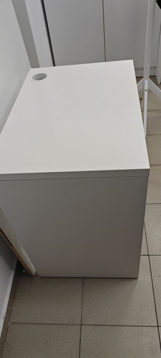 Компютърно бюро бяло