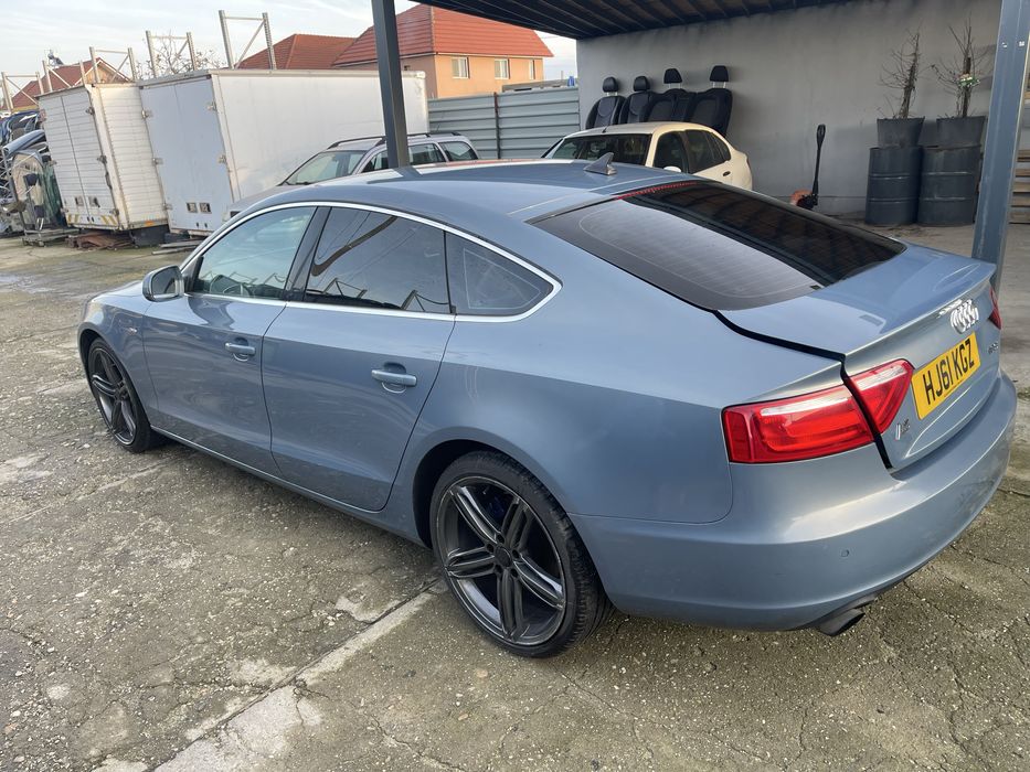 Bara fata cu spalatoare Audi A5