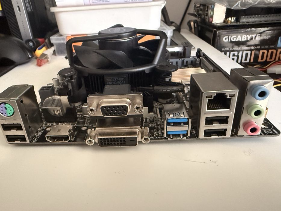 Kit i7 7700 si placa de baza Asus H110i plus ITX ddr4