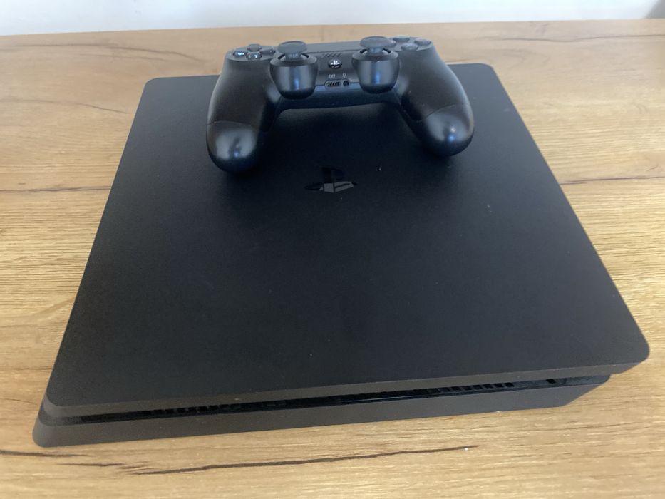 Ps4 в отличном состояний плюс контроллер