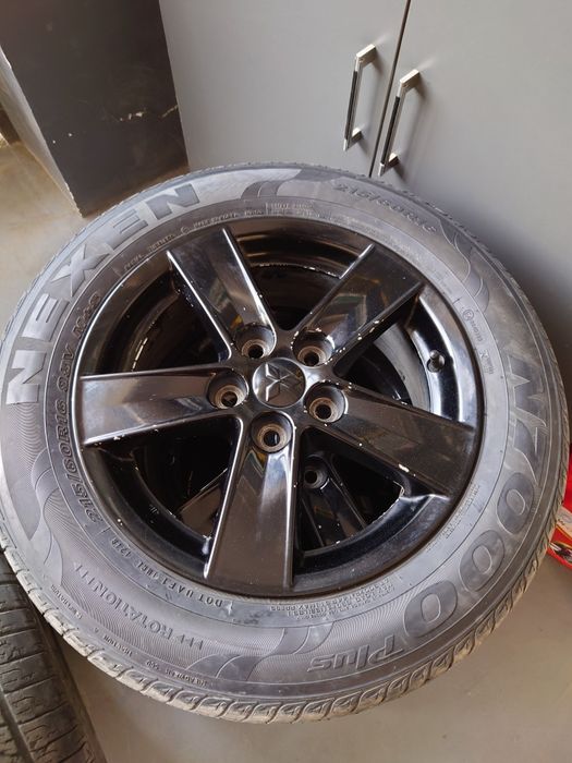 Mitsubishi diska balon sotiladi. Xolati yaxshi. 215/60/16 5/114.3