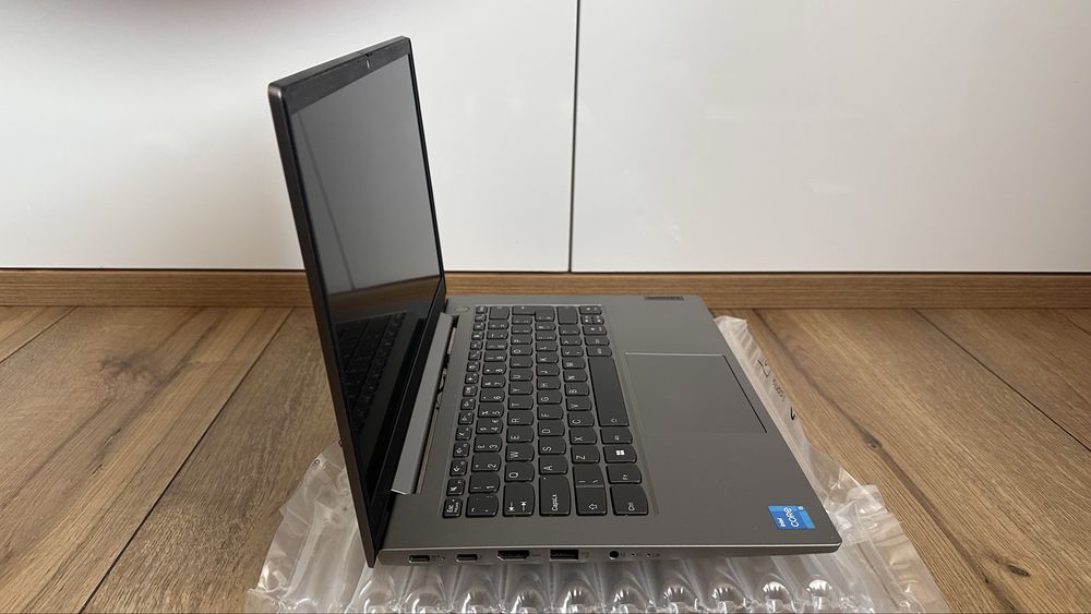 Лаптоп Lenovo Thinkbook 14 Gen 4 Intel i5-1235u 8GB RAM 256GB SSD Windows 11 Pro