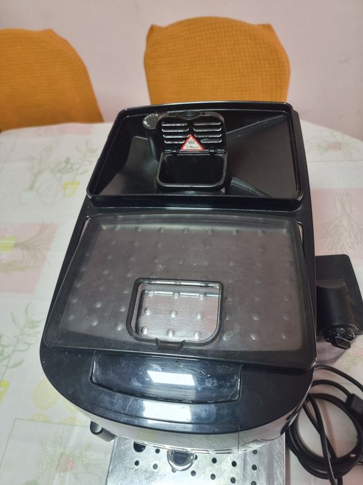 Vând expresor Delonghi  Magnifica s capucino