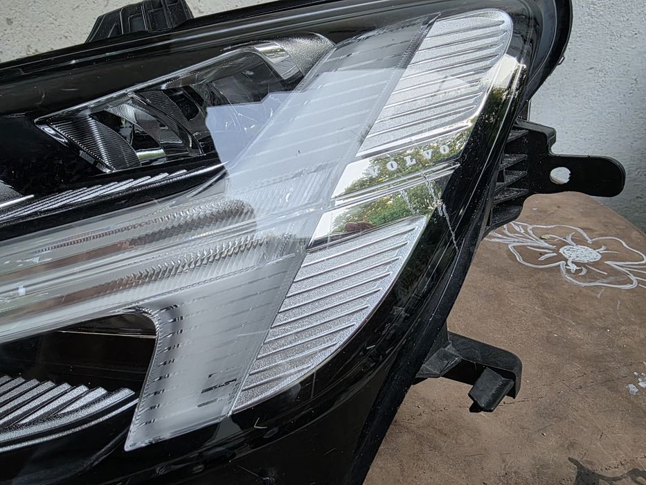 Volvo S60 V60 2019 ляв фар 2бр