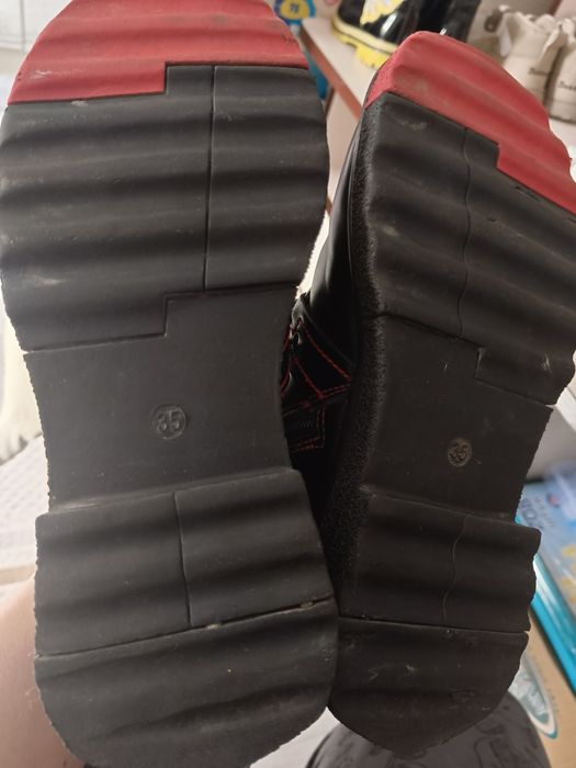 Продам осенние ботинки для девочки