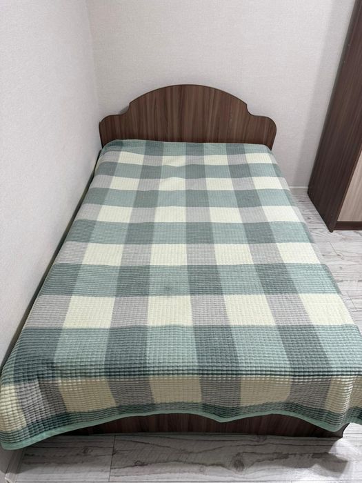 Продам кровать, шкаф, стол