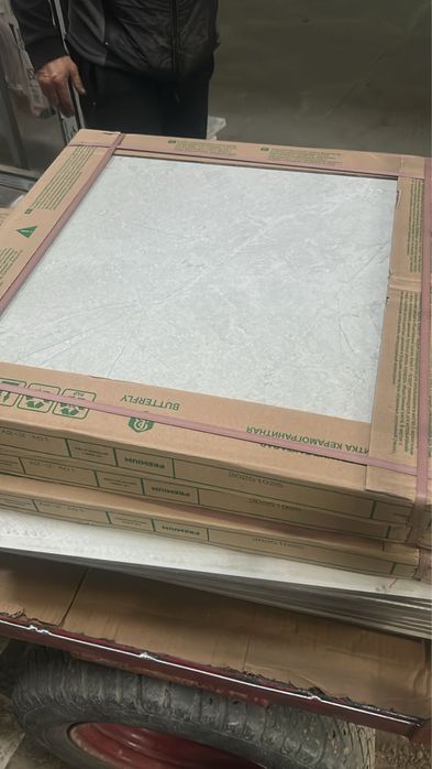 Ламинат бело-серого цвета