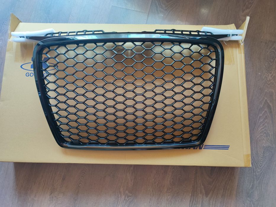 АУДИ А3 8П Решетка без емблема пчелна пита  гланц AUDI A3 8P S Line  0