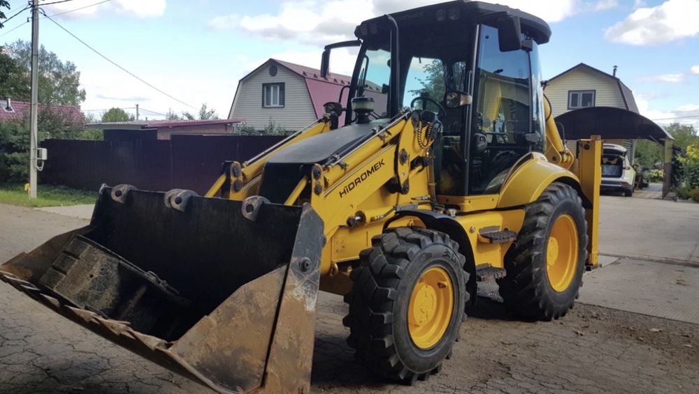 Эксковатор погрузчик 3 в 1