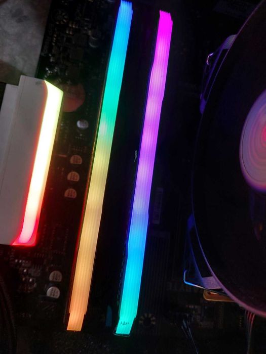 32GB 3600Mhz CL18 - Corsair Vengance, HyperX Predator, Kingston Fury