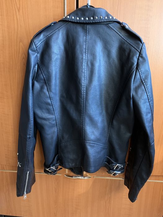 Geaca q/s S neagra cu broderie imitatie piele
