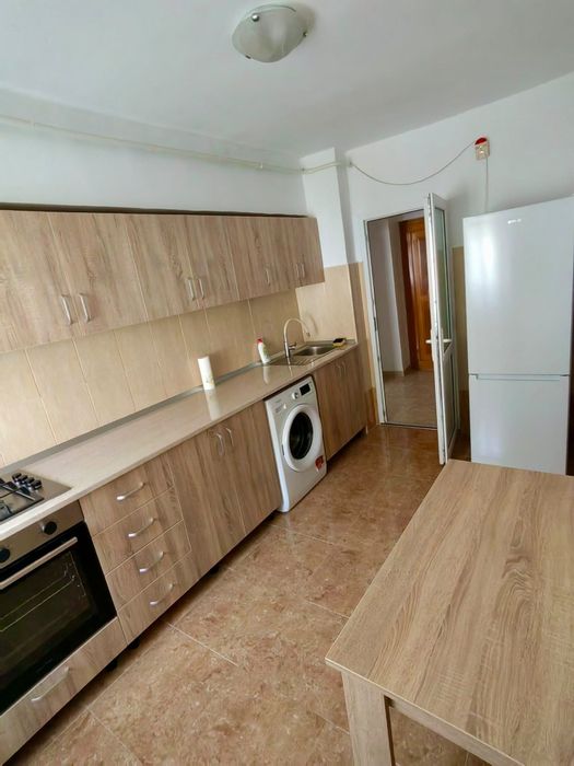Inchiriez apartament decomandat 2 camere