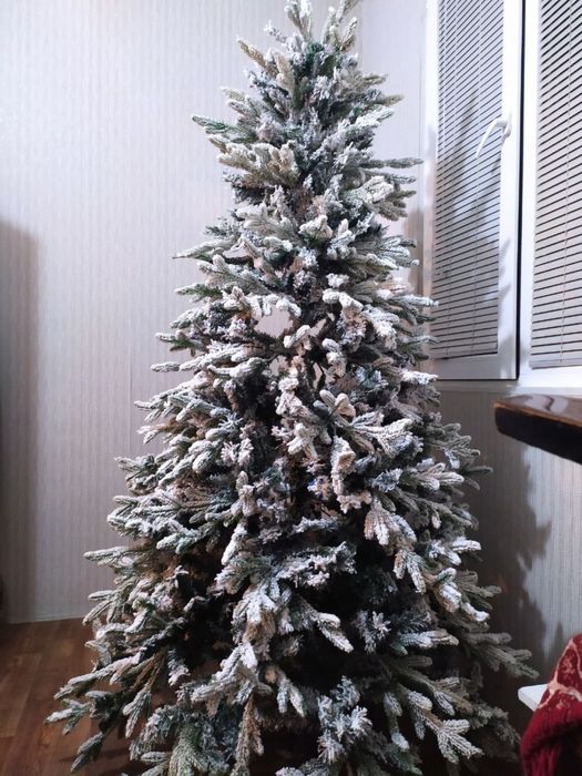 Продается елка со снегом