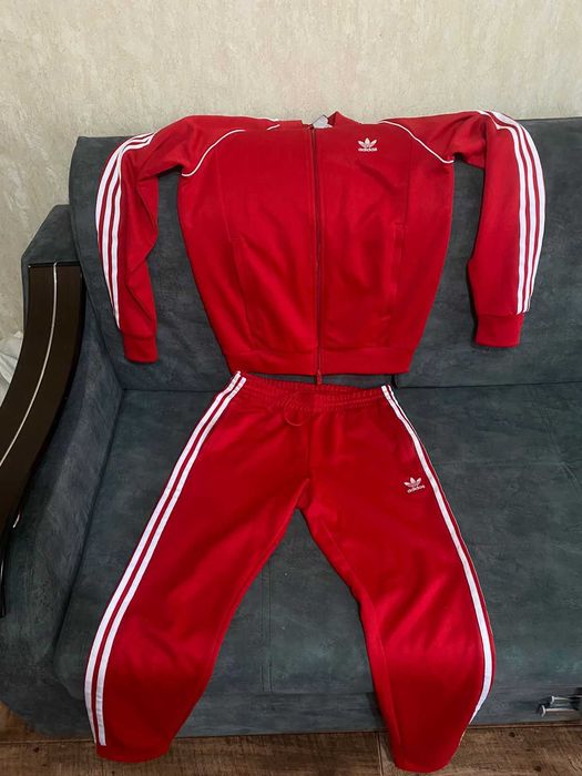 Спортивный кастюм