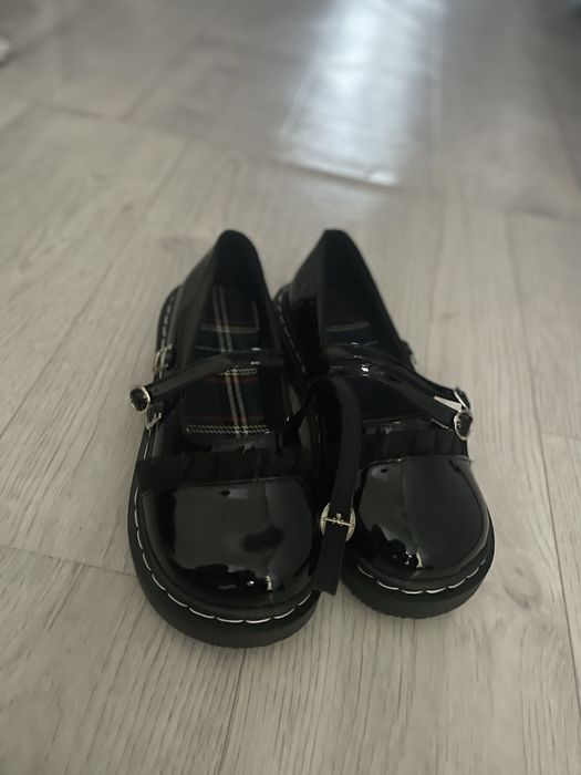 Школьные туфли новые