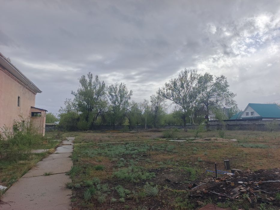 Продам двухэтажное здание 1500 кв. м