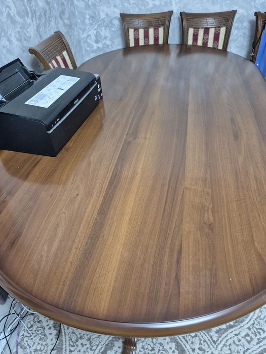 Продам гостевой стол классический