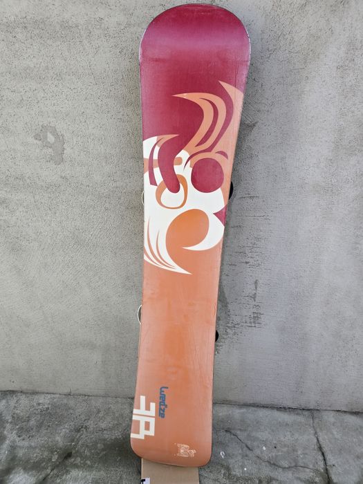 Vând snowboard wedze