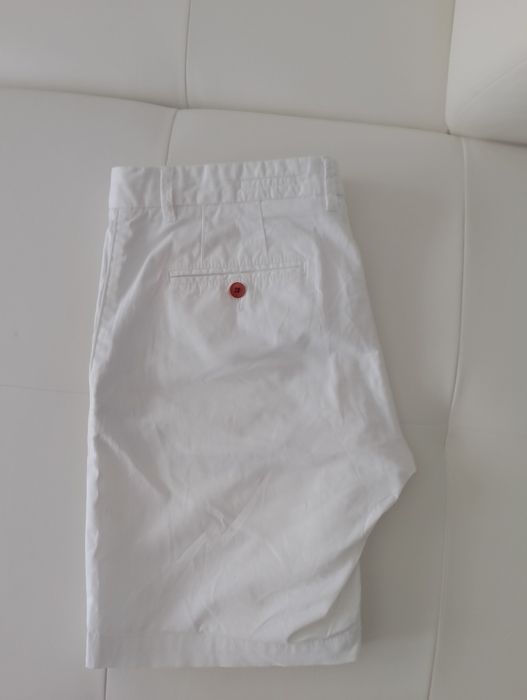 Vând bermude bărbătești ,C &A,produs de calitate,ca și noi.