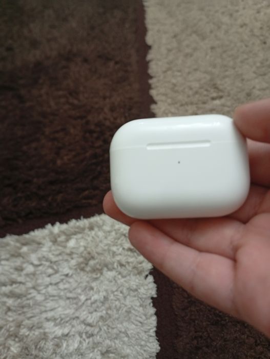 Продам наушник airpods pro
