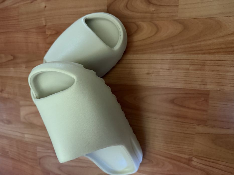 Papuci Yeezy Slides