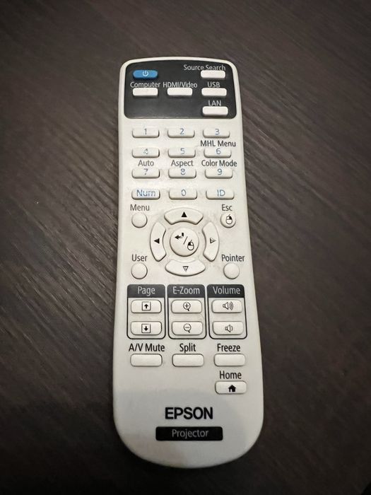 Vând Video Proiector Epson EB-W39.
