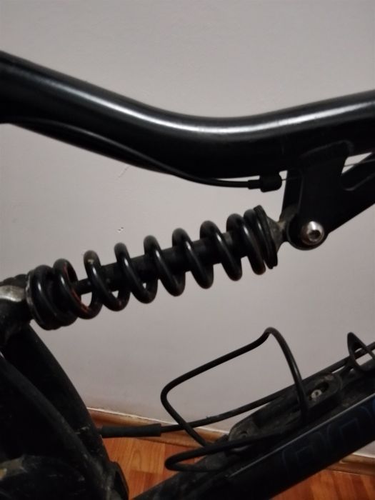 Vând bicicleta full suspension in stare buna