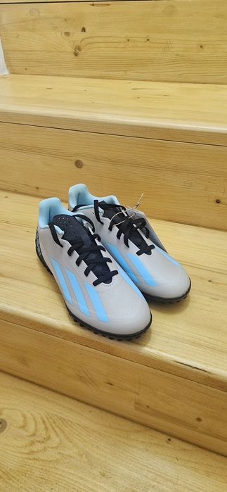 Ghete de fotbal sintetic 250 lei