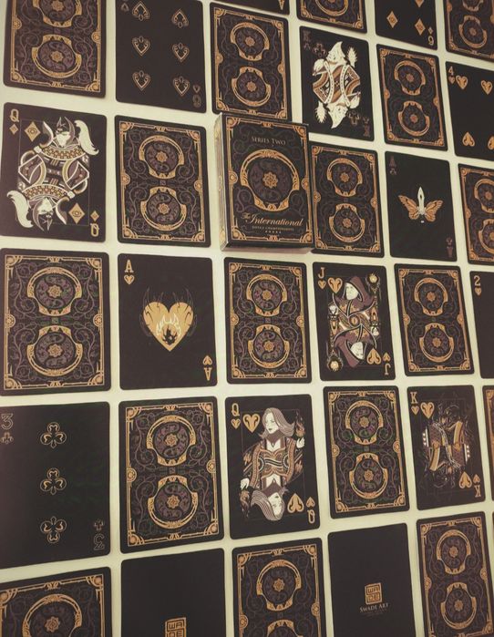 Карти за игра и колекция (дизайнерски)