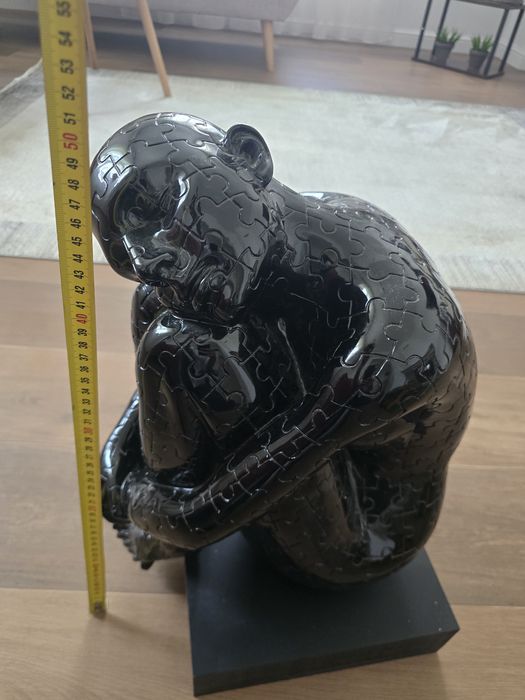 Statuetă decorativă neagră, model puzzle - figură umană ghemuită, 50 cm