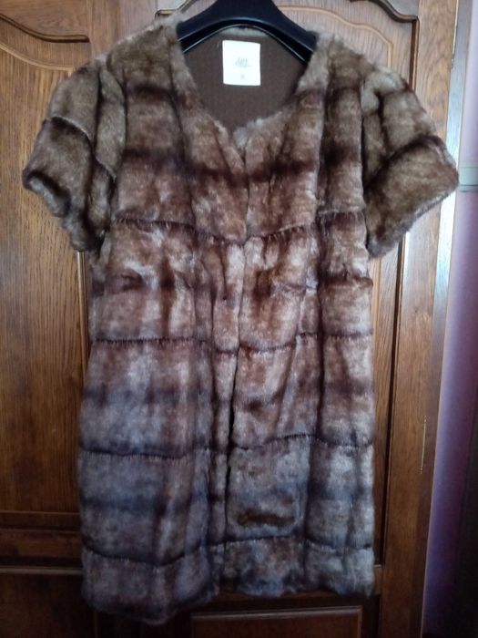 Vând vestă de damă, din blaniță, mărimea M