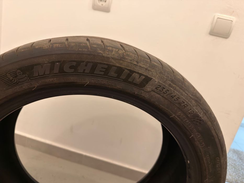 Michelin Pilot 4S 2бр 235/45/19