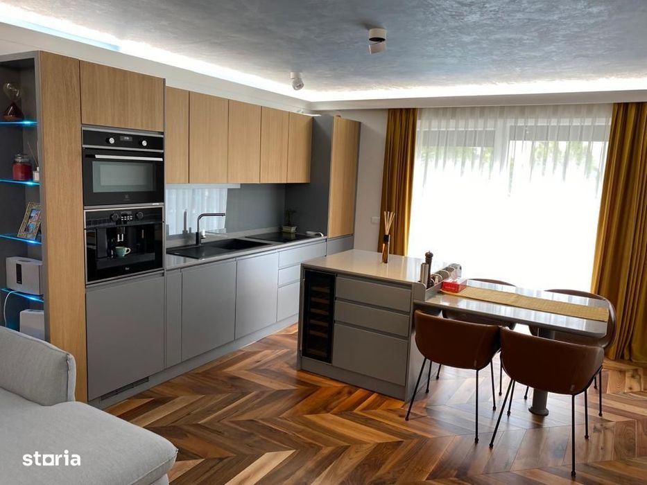De inchiriat Apartament 3 camere, zona Ultracentrala.