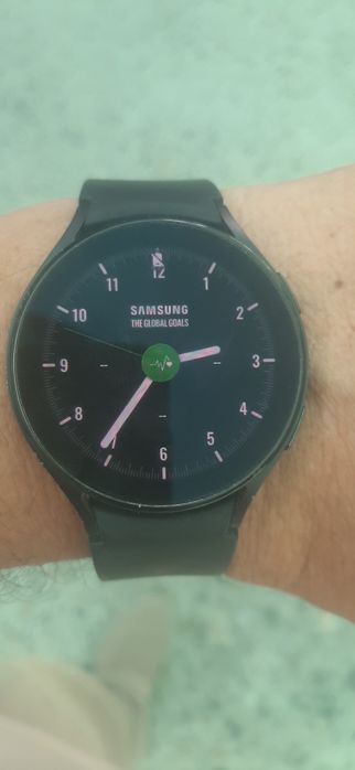 Срочно продам смарт часы самсунг галакси ват 4 в отличном состоянии