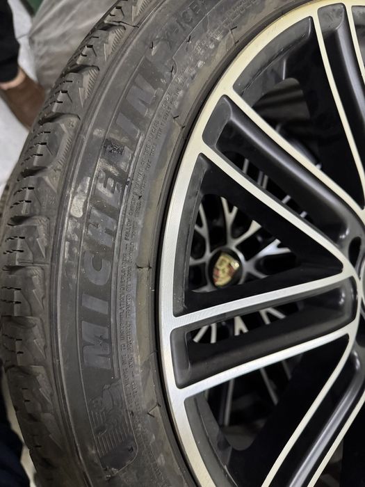 Porsche taycan balon