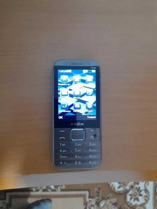 Vand telefon E-BODA, cu incarcatorul original
