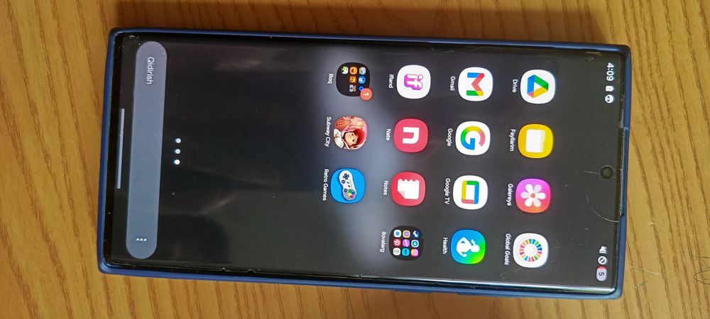 S 22 ultra ideal holatda 
Orqasi sal qirilgan
Urganch shaxar
Orqasi sa