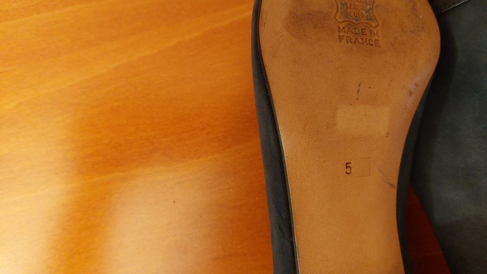 Нови тъмносини кожени обувки