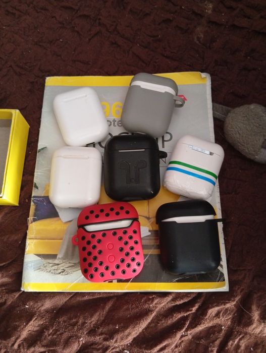 airpods разные  продаются