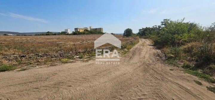 САМО В ЕРА ВИЗИЯ! Парцел за промишлено строителство в район ЗПЗ гр. Ва