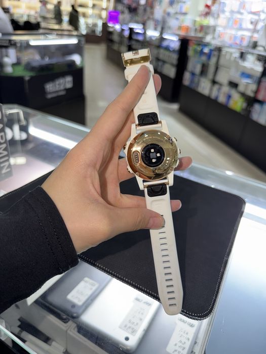 Часы Garmin Fenix 5s Plus