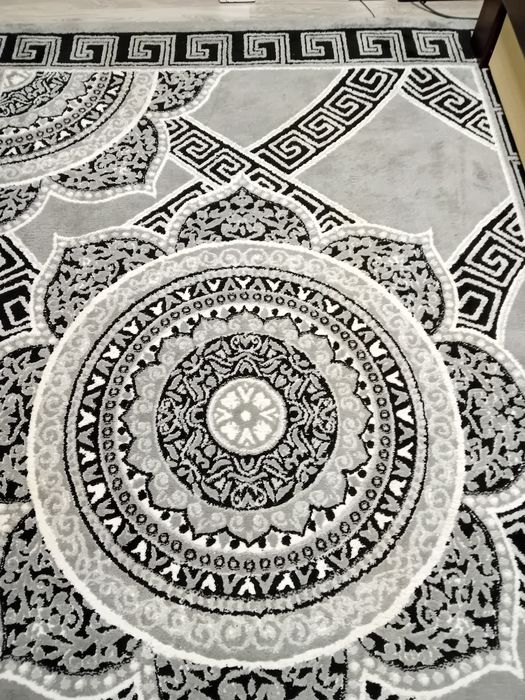 Vând urgent covor superb