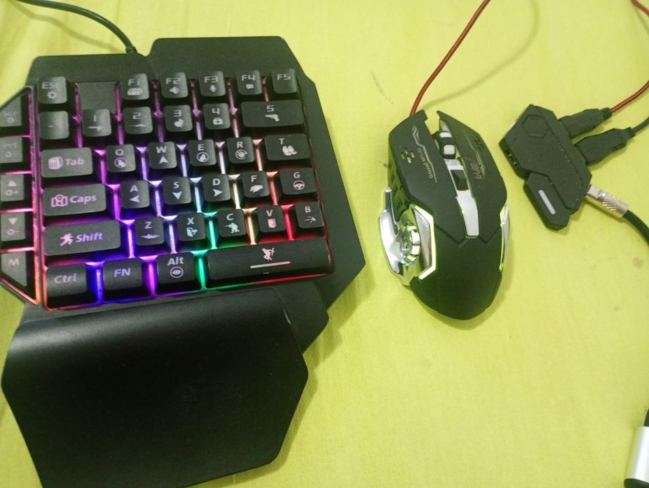 Vând tastaturā și mouse de gaming