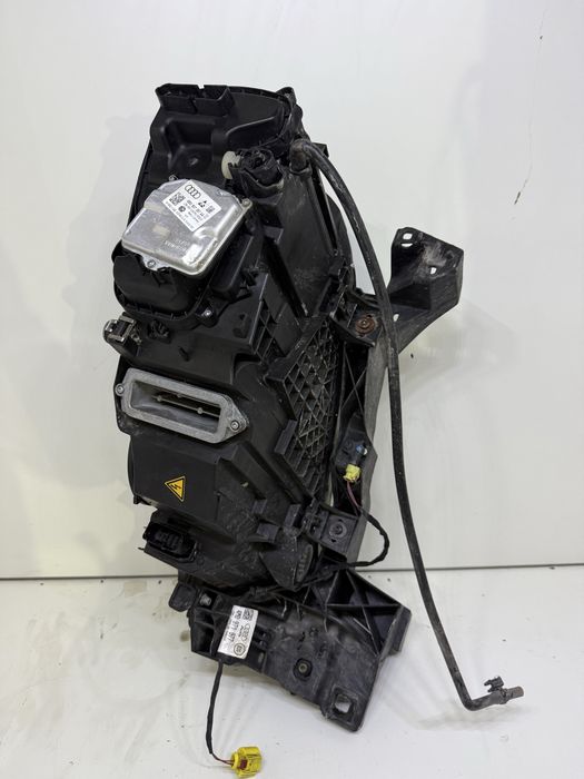 Десен фар Audi A8 D5 2018-2021 LED Xenon 4M0941006B оригинал 4M0907397AA