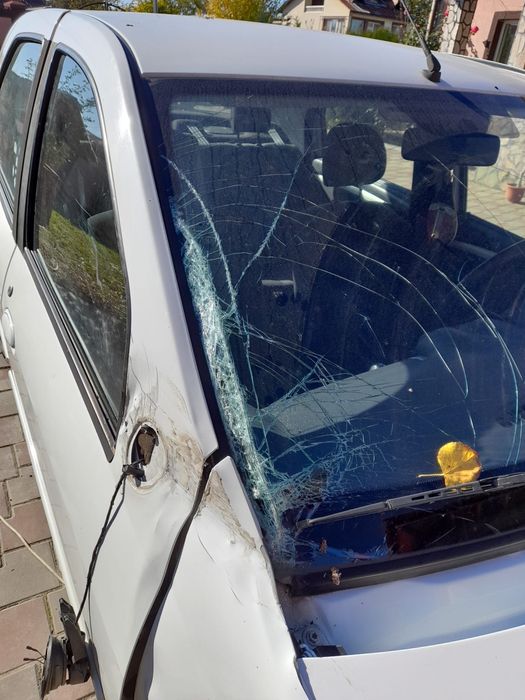 Vand dacia logan avariat!