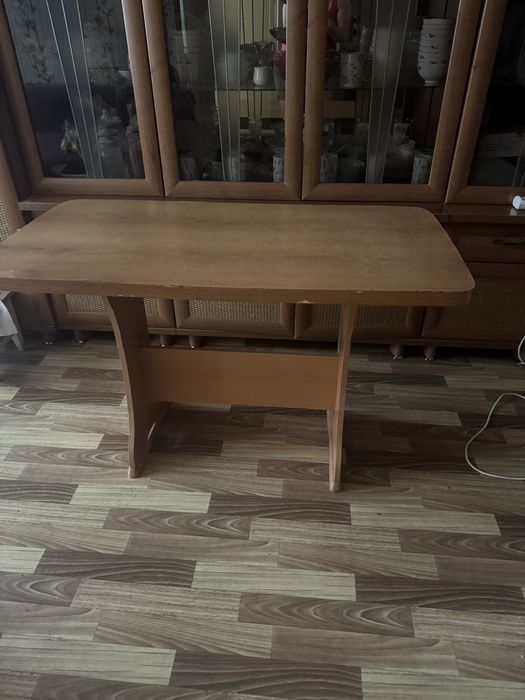 Продам кухонный стол
