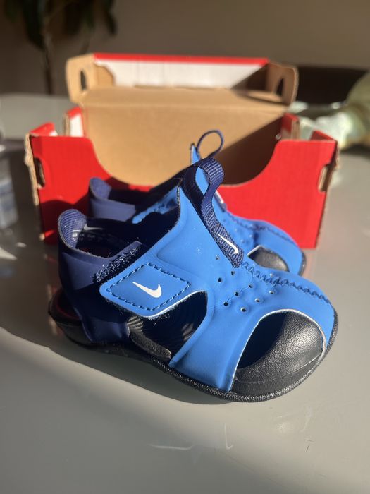 Нови сандали Найк.