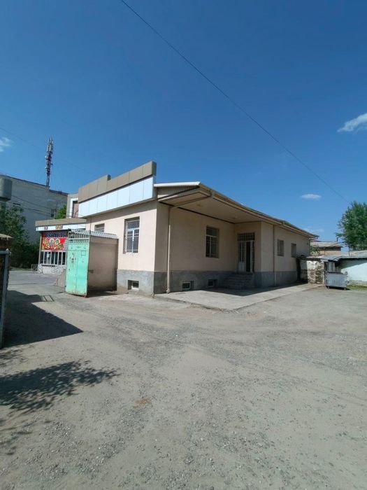 Сдам два этажа : первый и цоколь в центре города 240 кв м