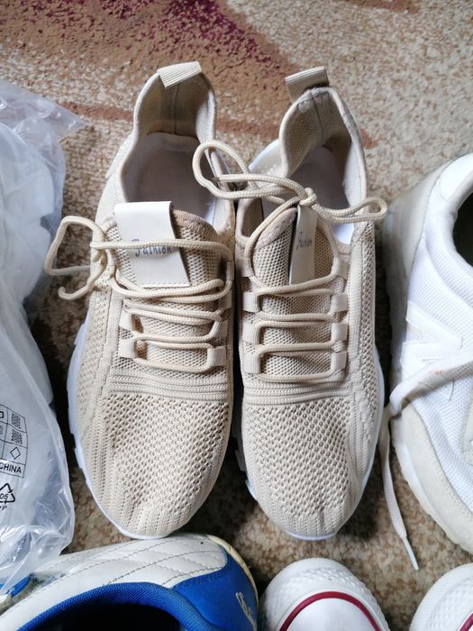 Vînd 6 perechii adidași de fete 300lei
