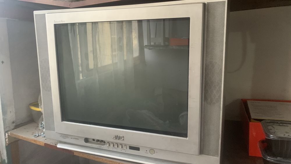 Отдам матрас с телевизором даром